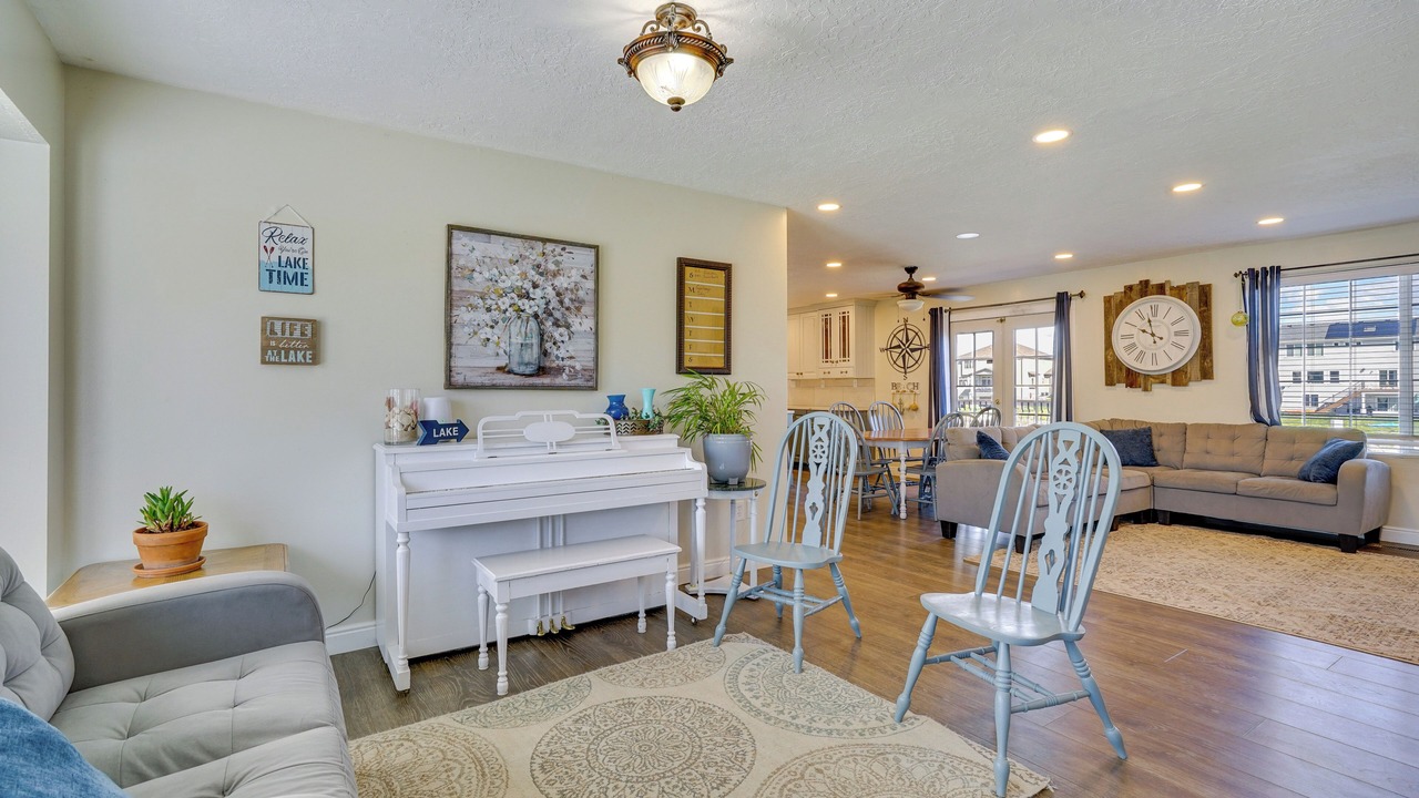 Photo of Livingroom in Stansbury Park