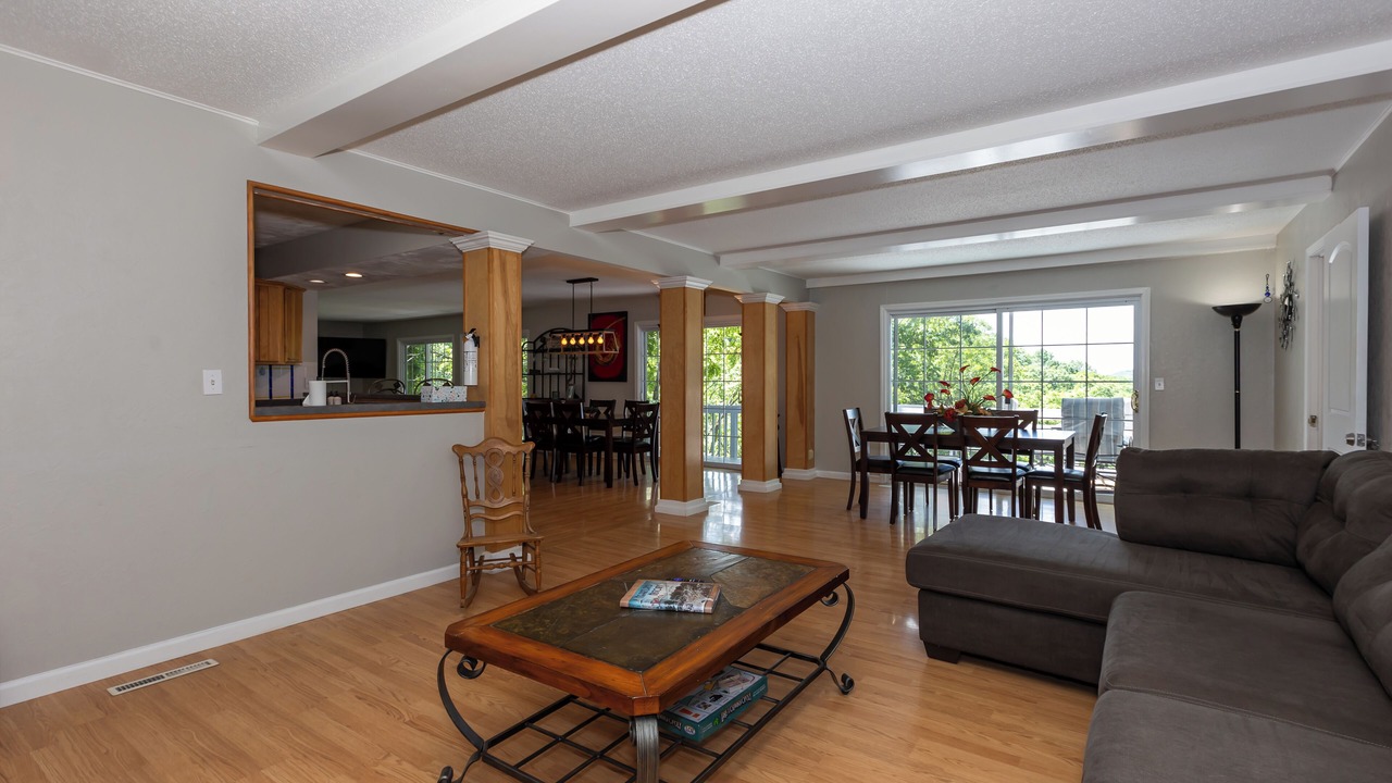 Photo of Livingroom in Camdenton