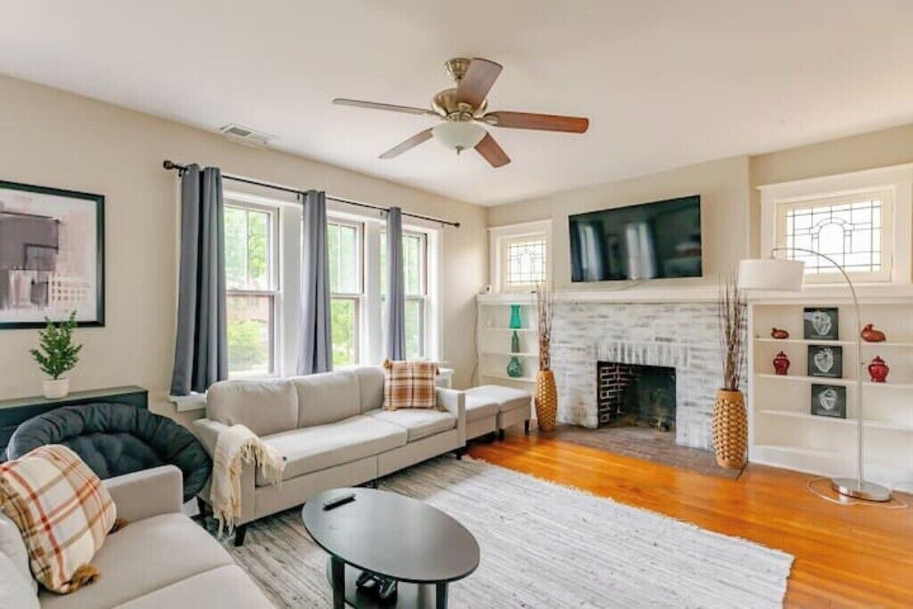 Photo of Livingroom in Richmond Heights