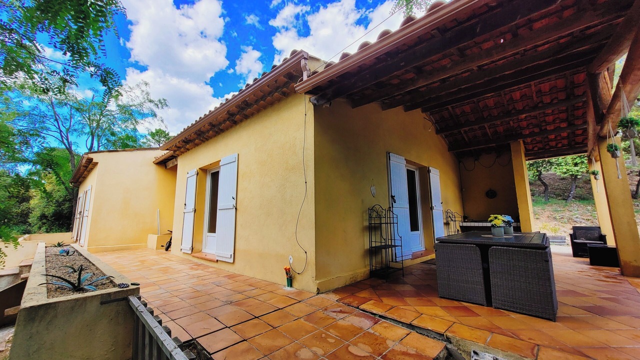 Photo of Patio Balcony in Sillans-la Cascade