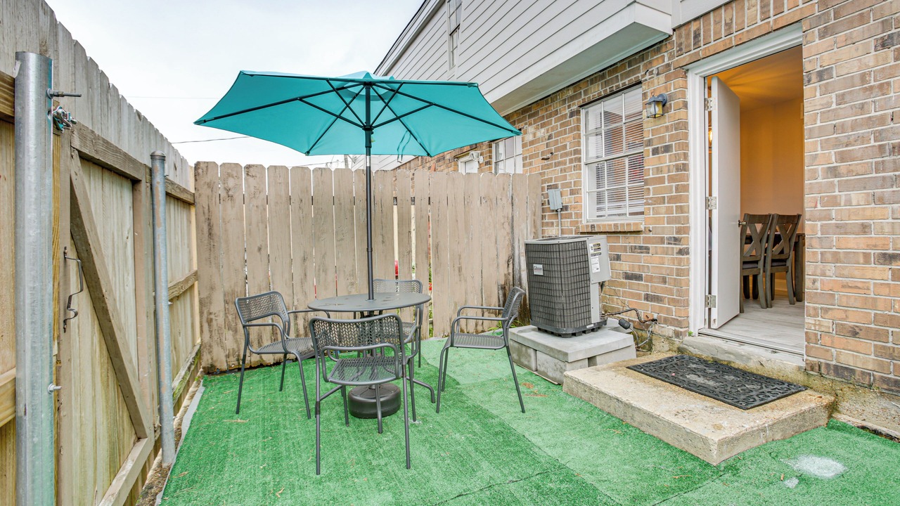 Photo of Patio Balcony in Kenner - Louis Armstrong International Airport