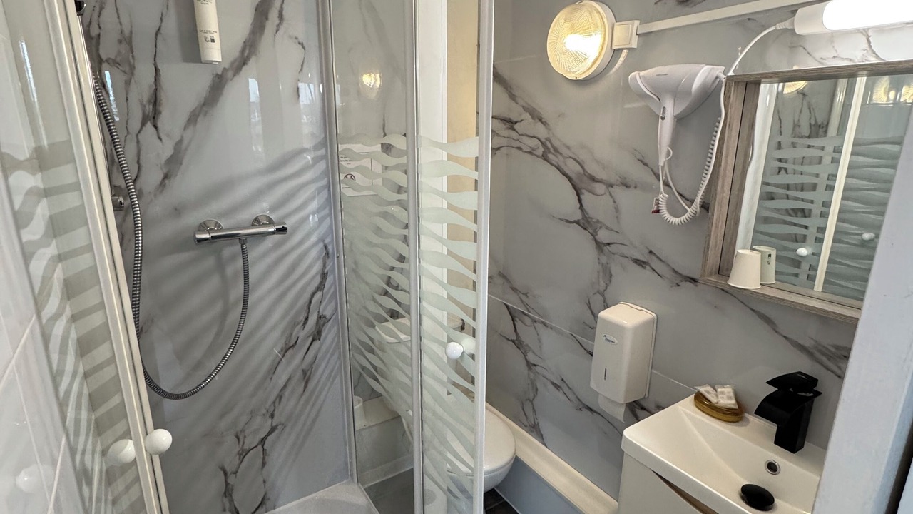 Photo of Bathroom in Brequerecque