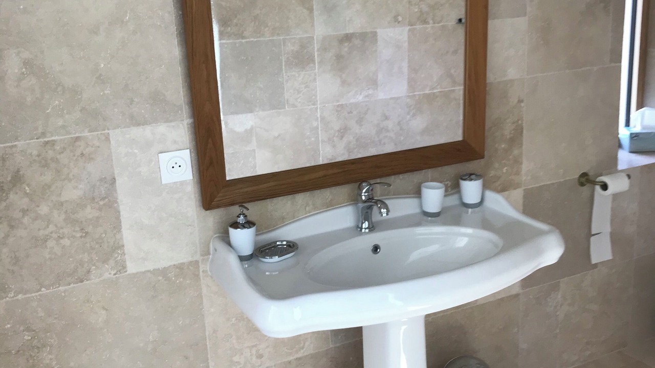 Photo of Bathroom in Saint-Sulpice-et-Cameyrac