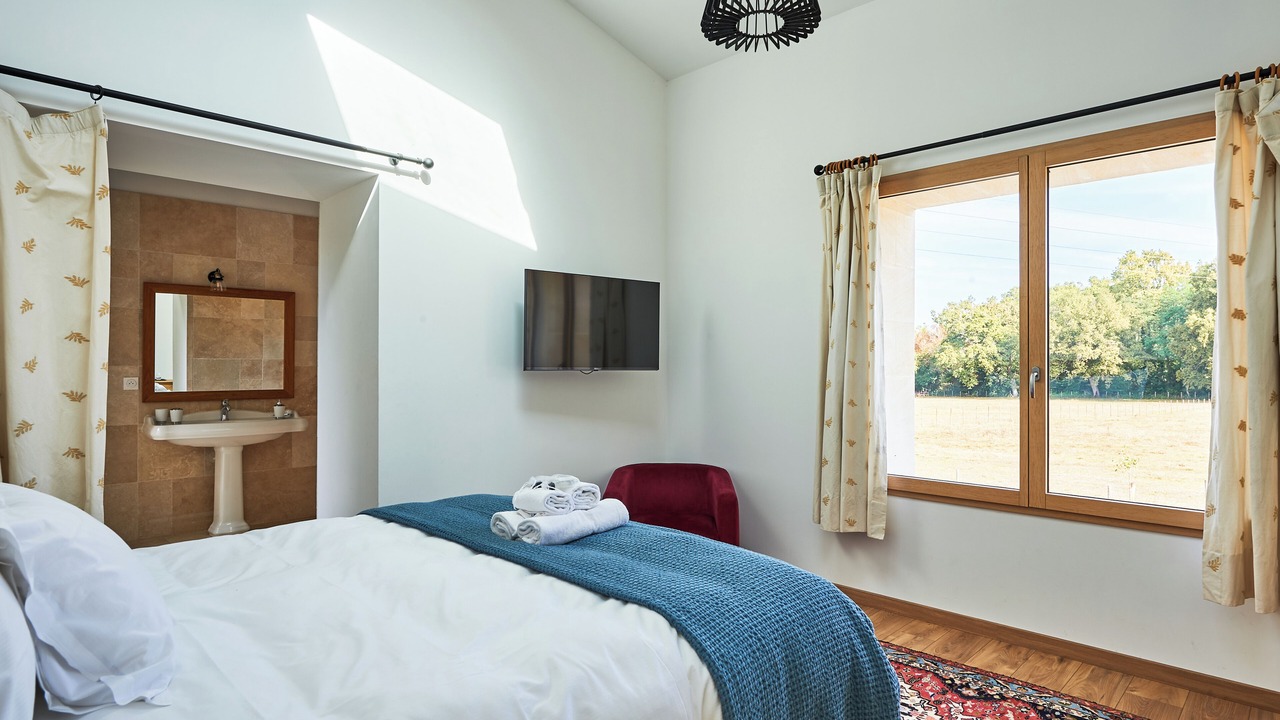 Photo of Bedroom in Saint-Sulpice-et-Cameyrac