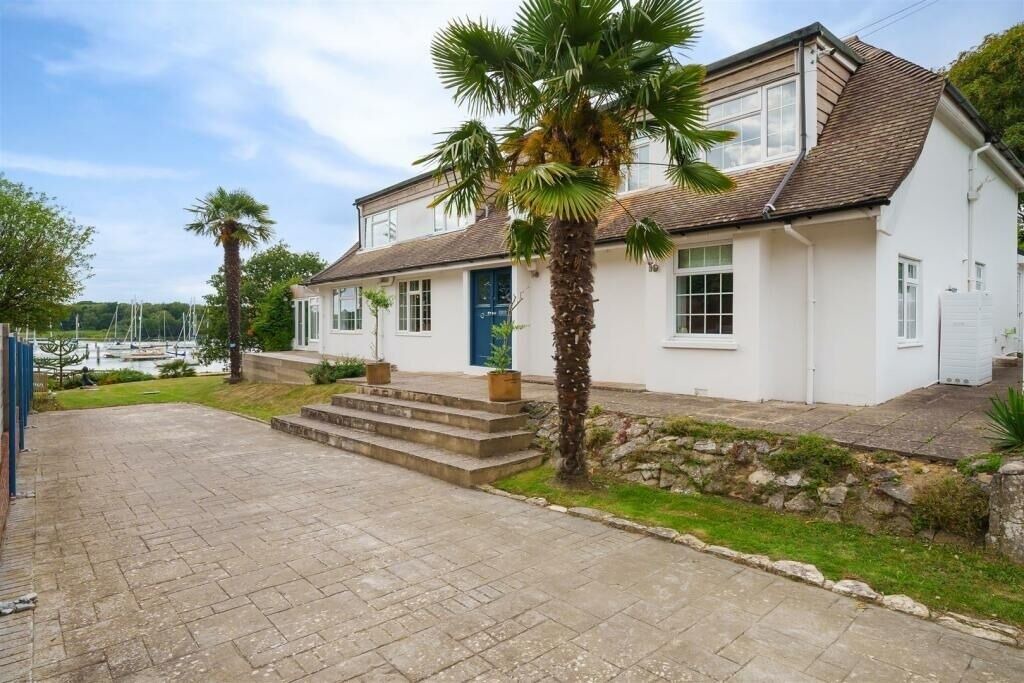 Photo of Outdoor in Netley