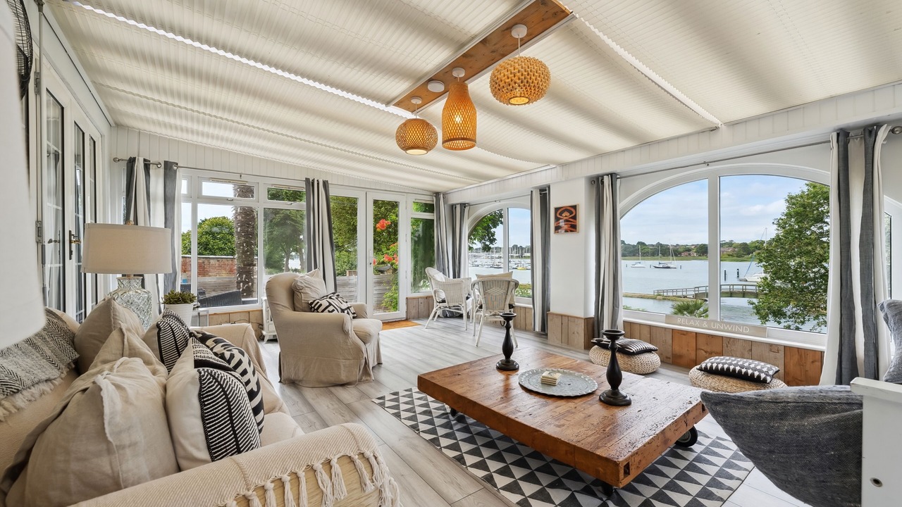 Photo of Livingroom in Netley