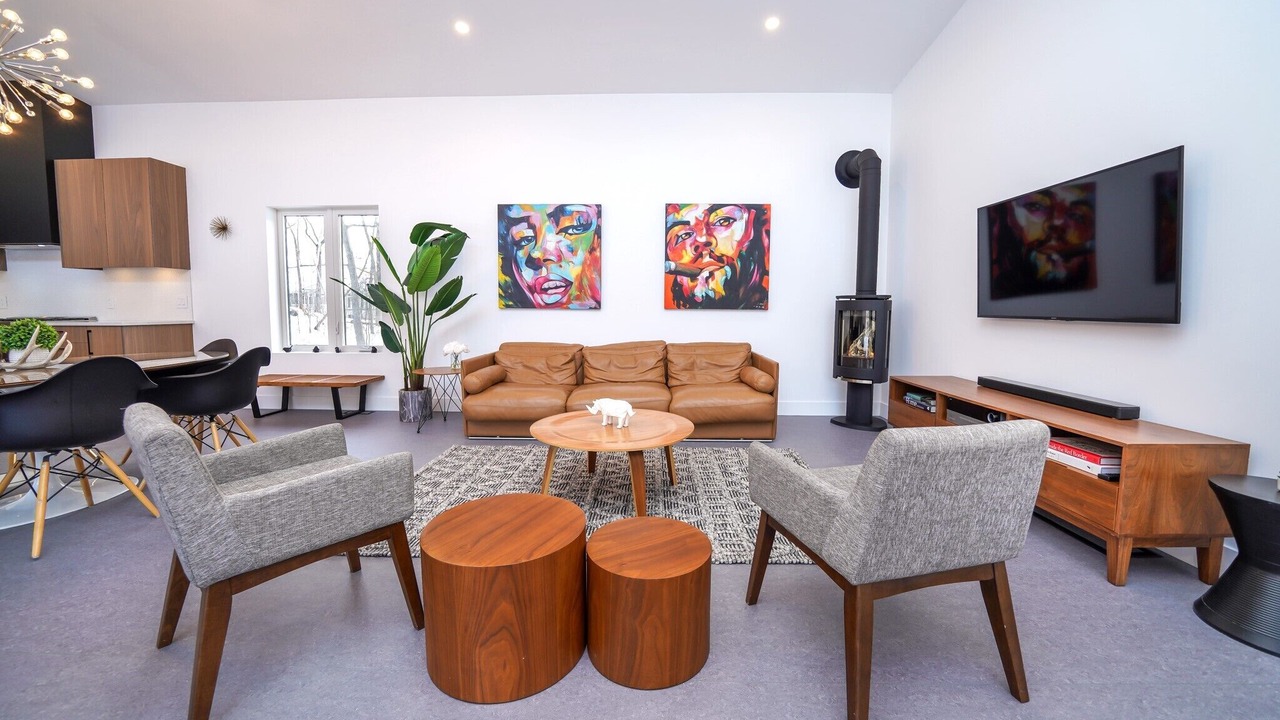 Photo of Livingroom in Grand Bend