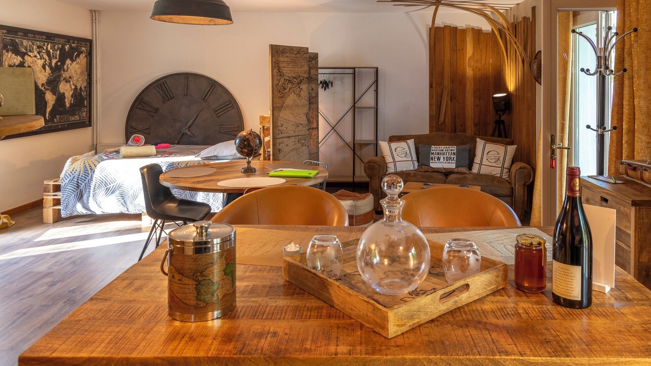 Photo of Others in Lindry