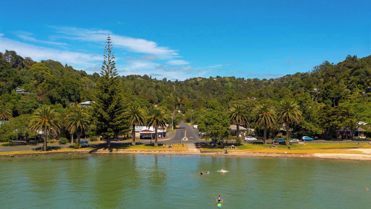 Photo of Others in Laingholm