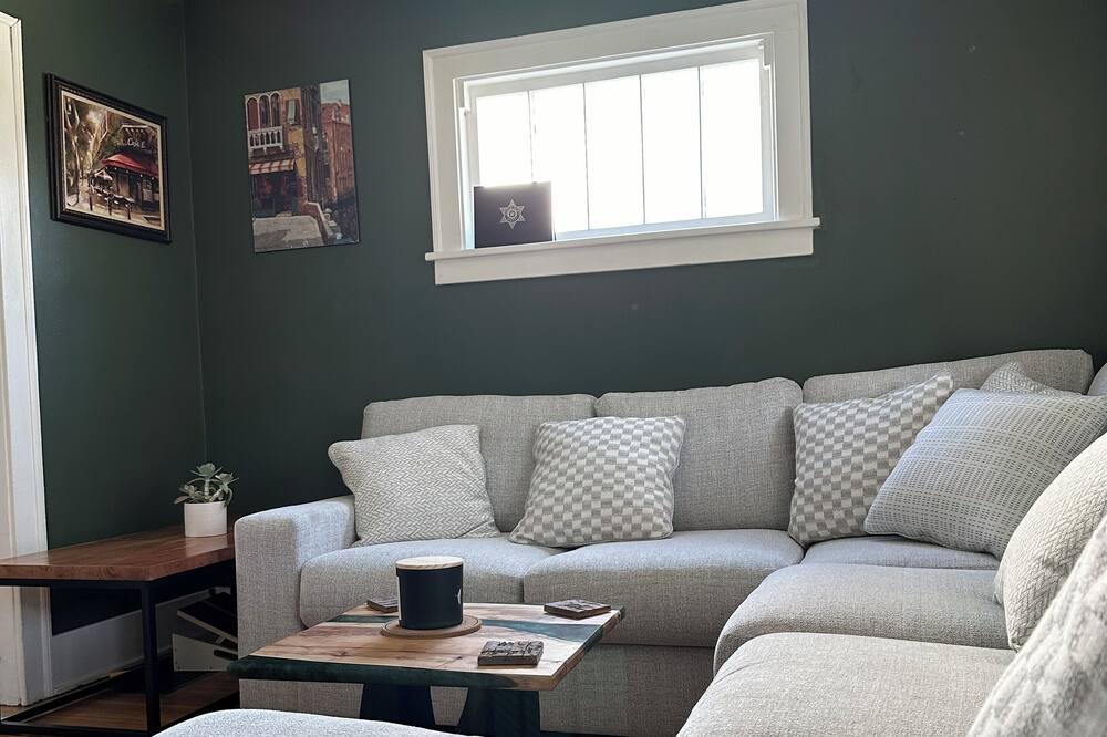 Photo of Livingroom in East Rochester