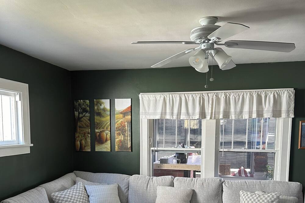Photo of Livingroom in East Rochester