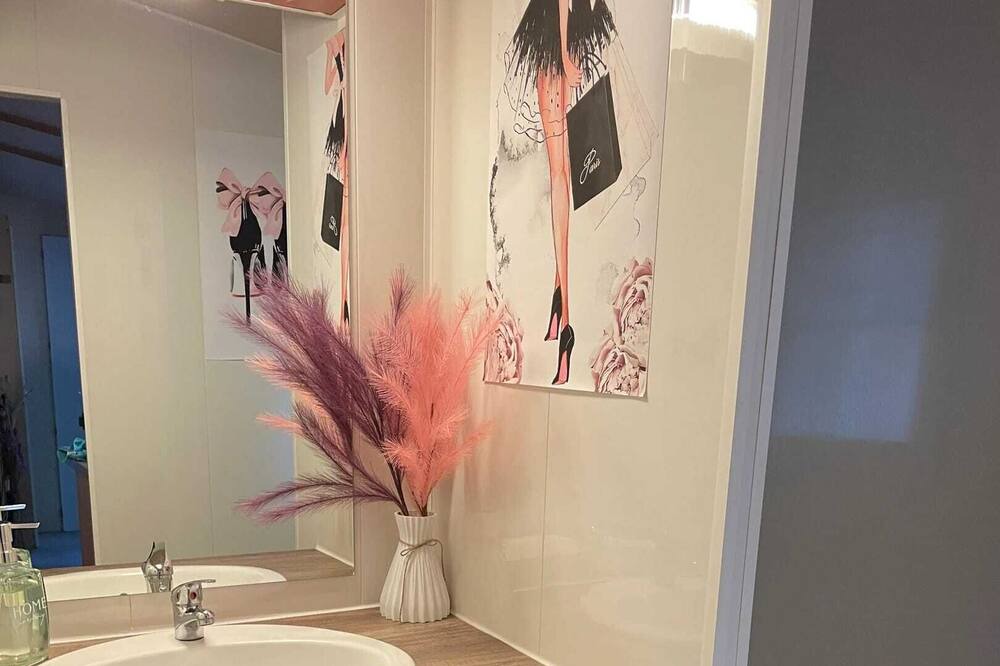 Photo of Bathroom in Saint-Jean-de-Valeriscle