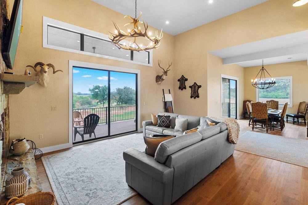 Photo of Livingroom in Goldthwaite