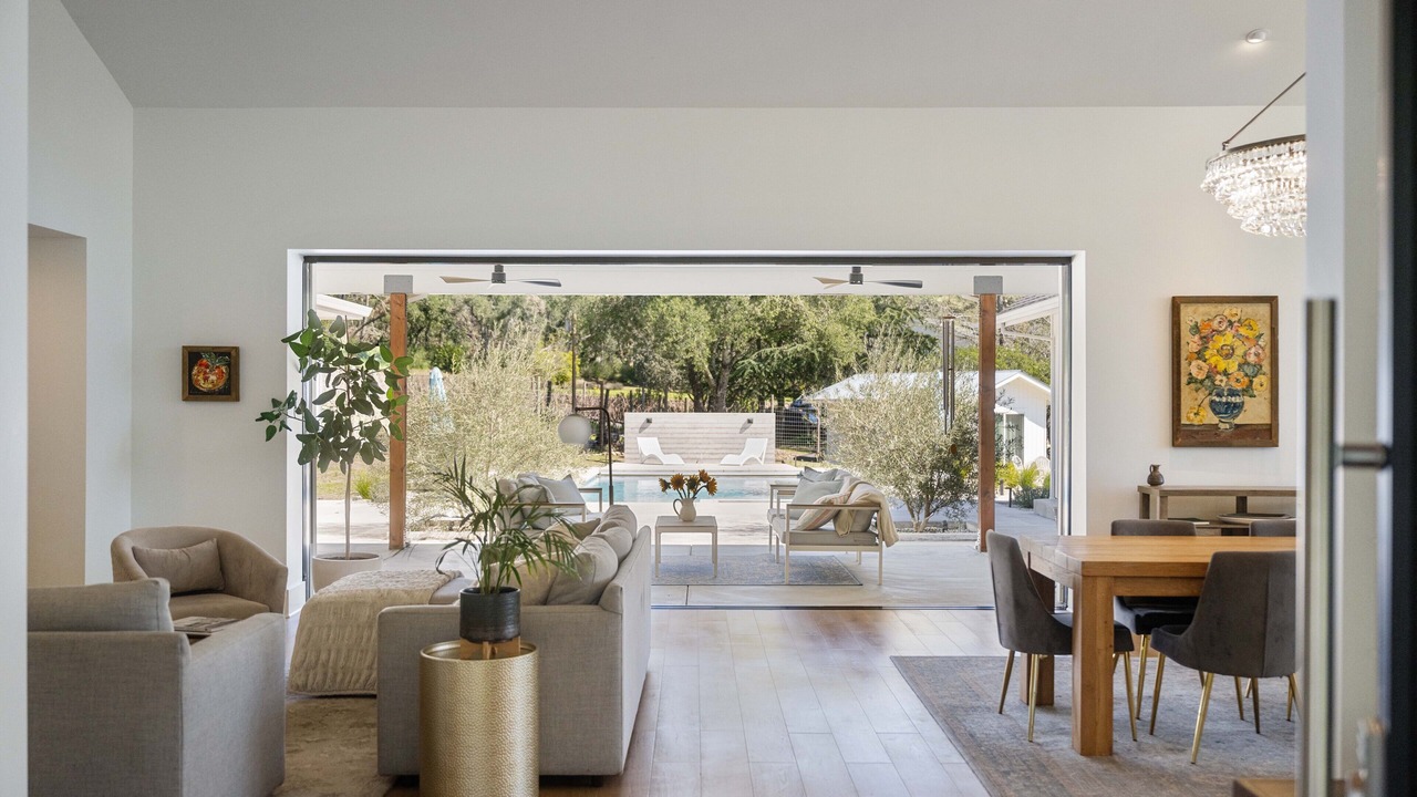 Photo of Livingroom in Angwin