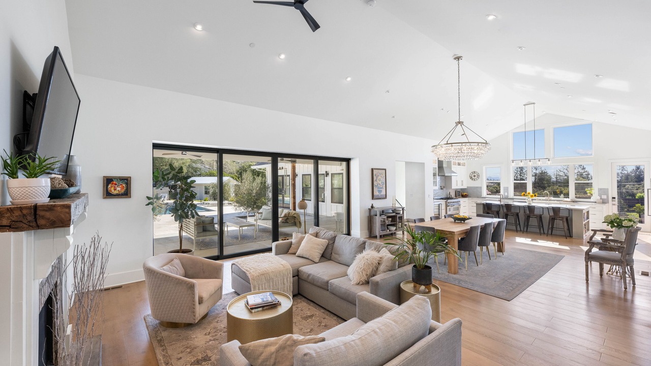 Photo of Livingroom in Angwin