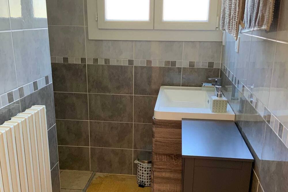 Photo of Bathroom in Saint-Laurent-La-Vernede