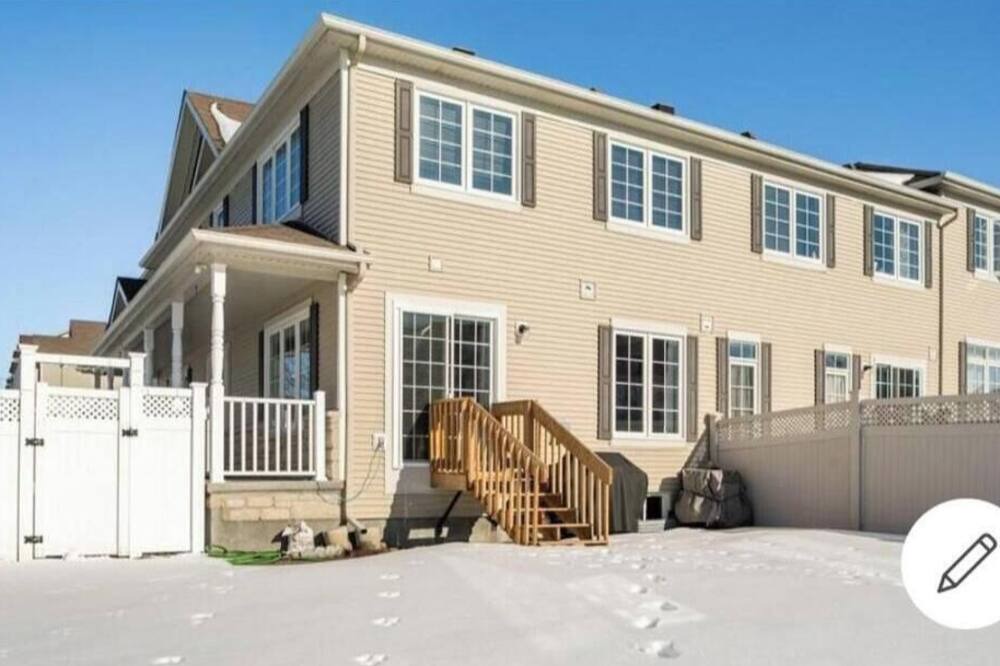Photo of Outdoor in Ottawa Division