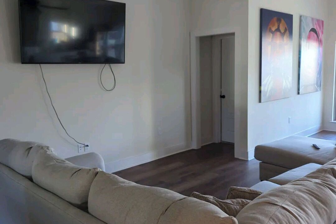 Photo of Livingroom in Madisonville