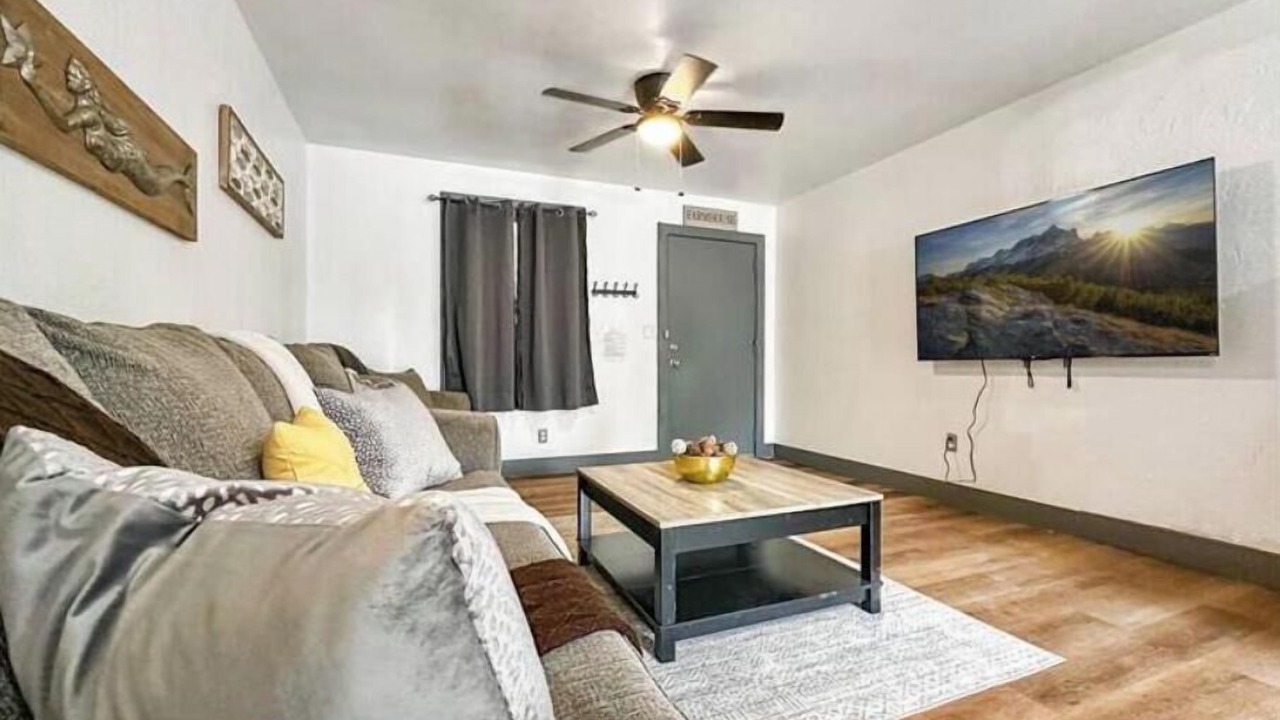 Photo of Livingroom in Pryor