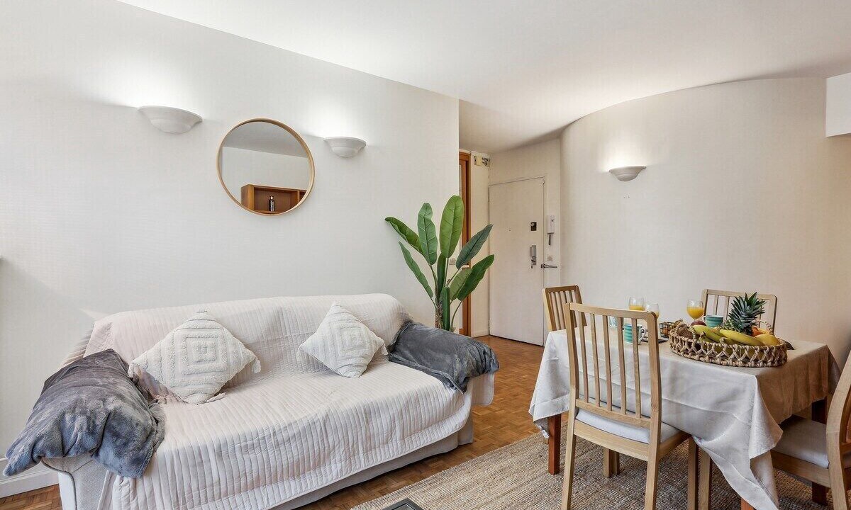 Photo of Livingroom in 15th Arrondissement