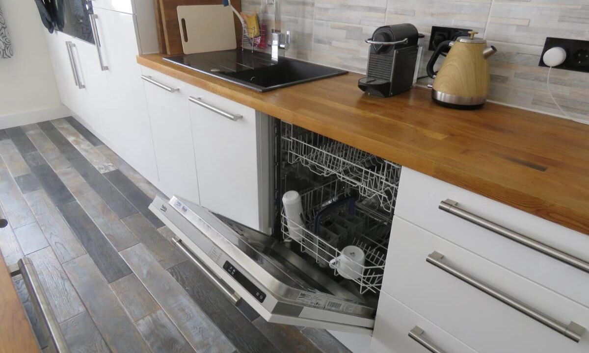 Photo of Kitchen in Sarrancolin