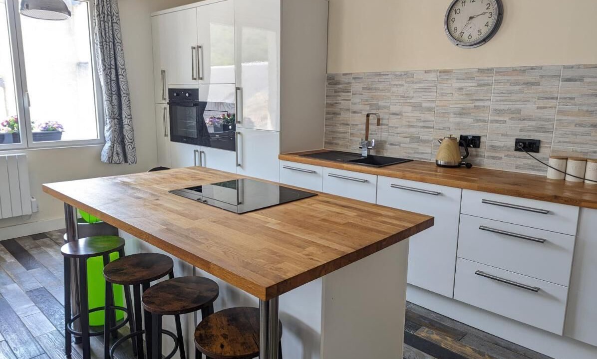 Photo of Kitchen in Sarrancolin
