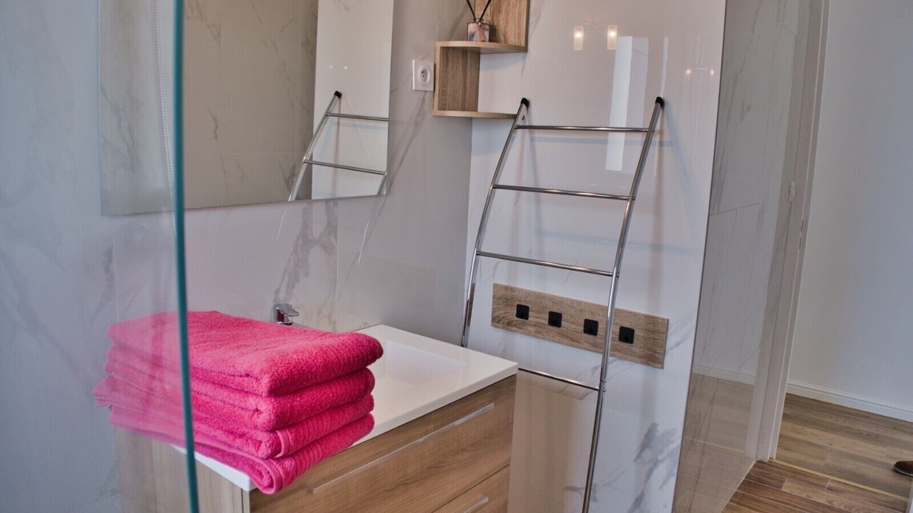 Photo of Others in Moulin a Vent