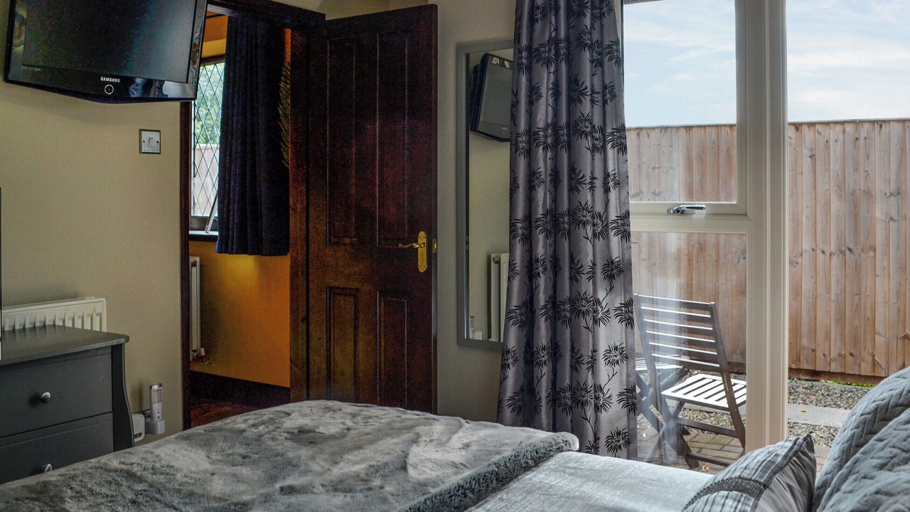 Photo of Others in Low Catton