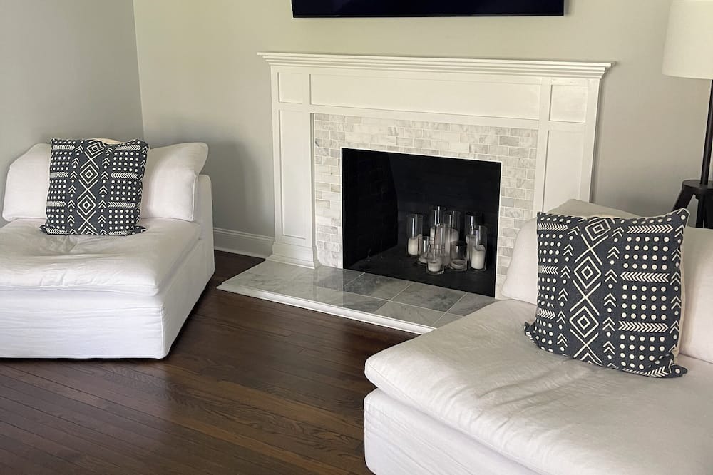 Photo of Livingroom in Center Moriches