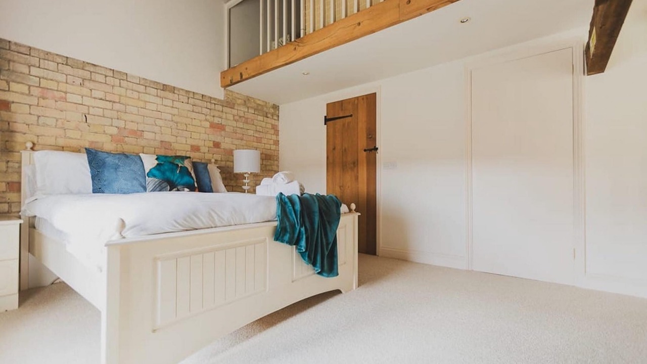 Photo of Others in Howlett End