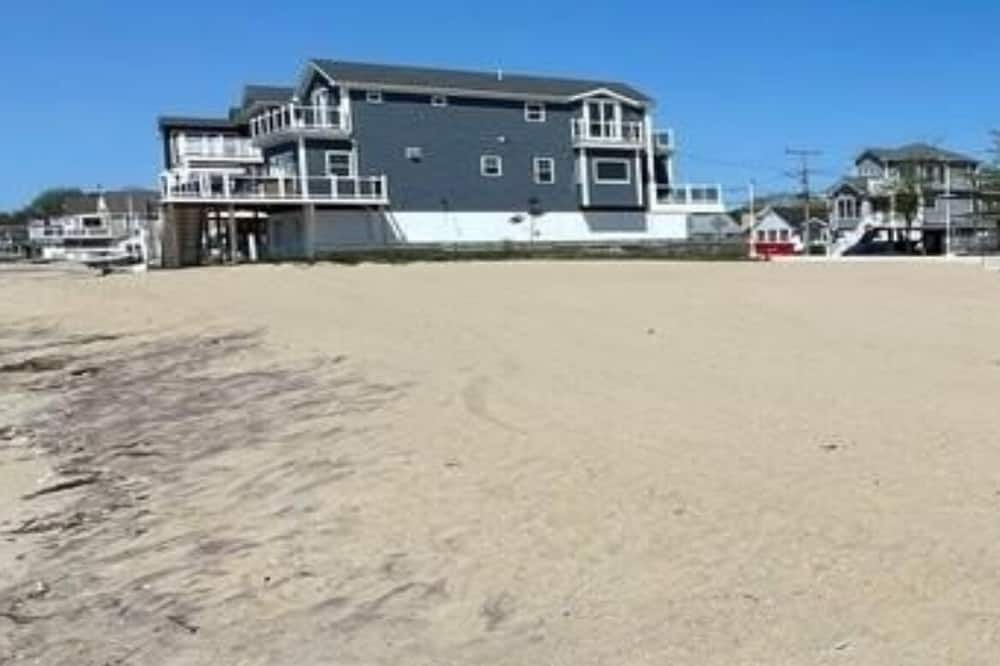 Photo of Others in Saybrook Manor