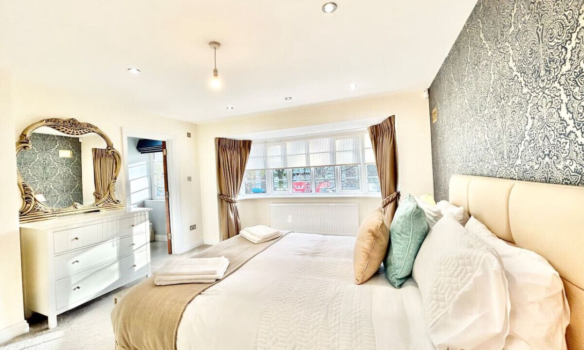 Photo of Others in Edgware