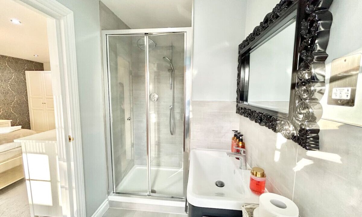 Photo of Others in Edgware