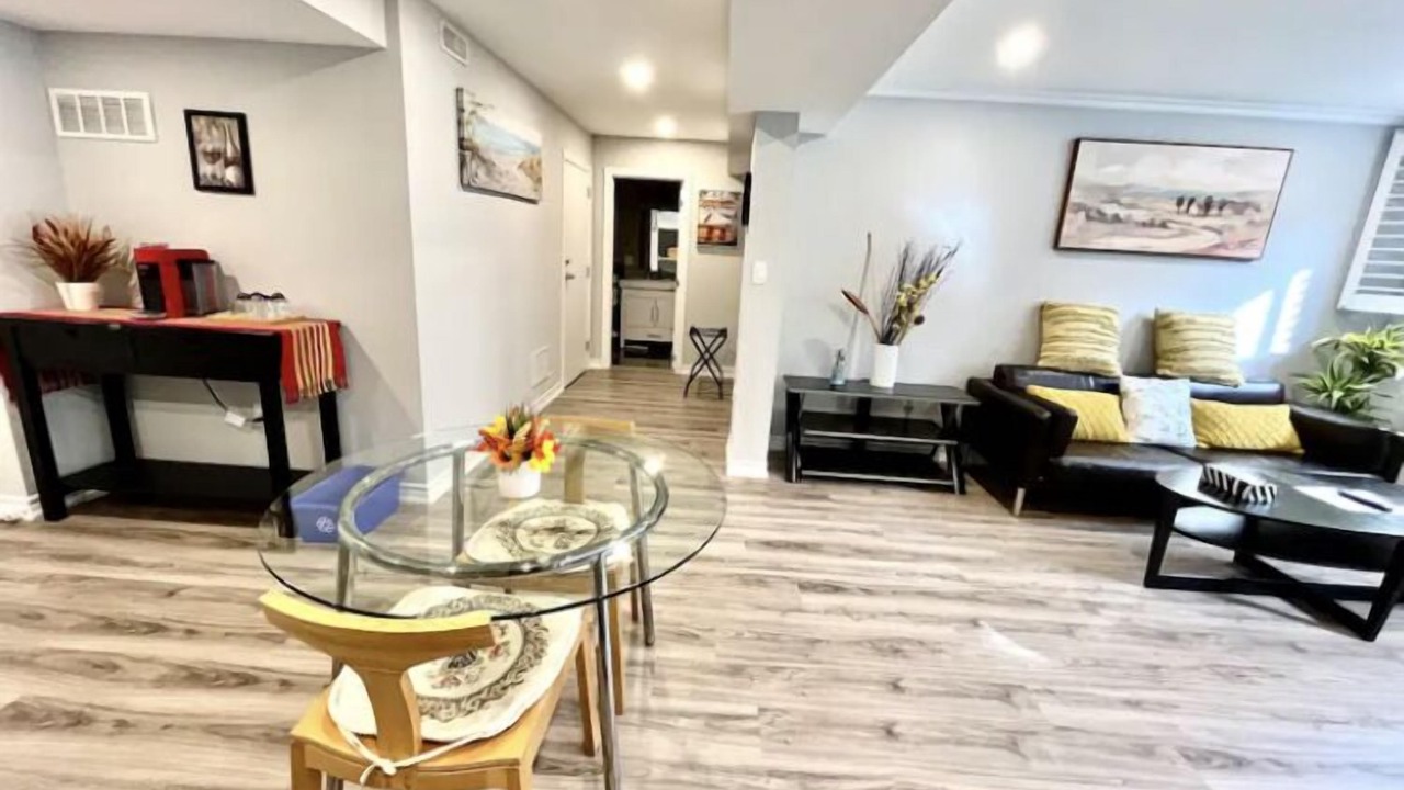 Photo of Livingroom in Halton Regional Municipality