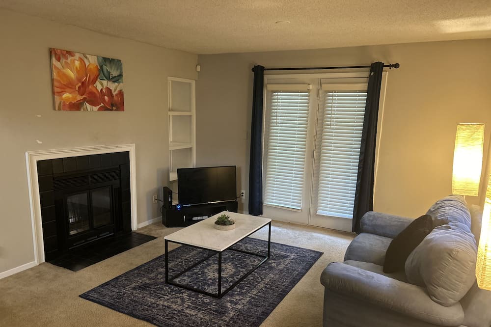 Photo of Livingroom in Sandy Springs
