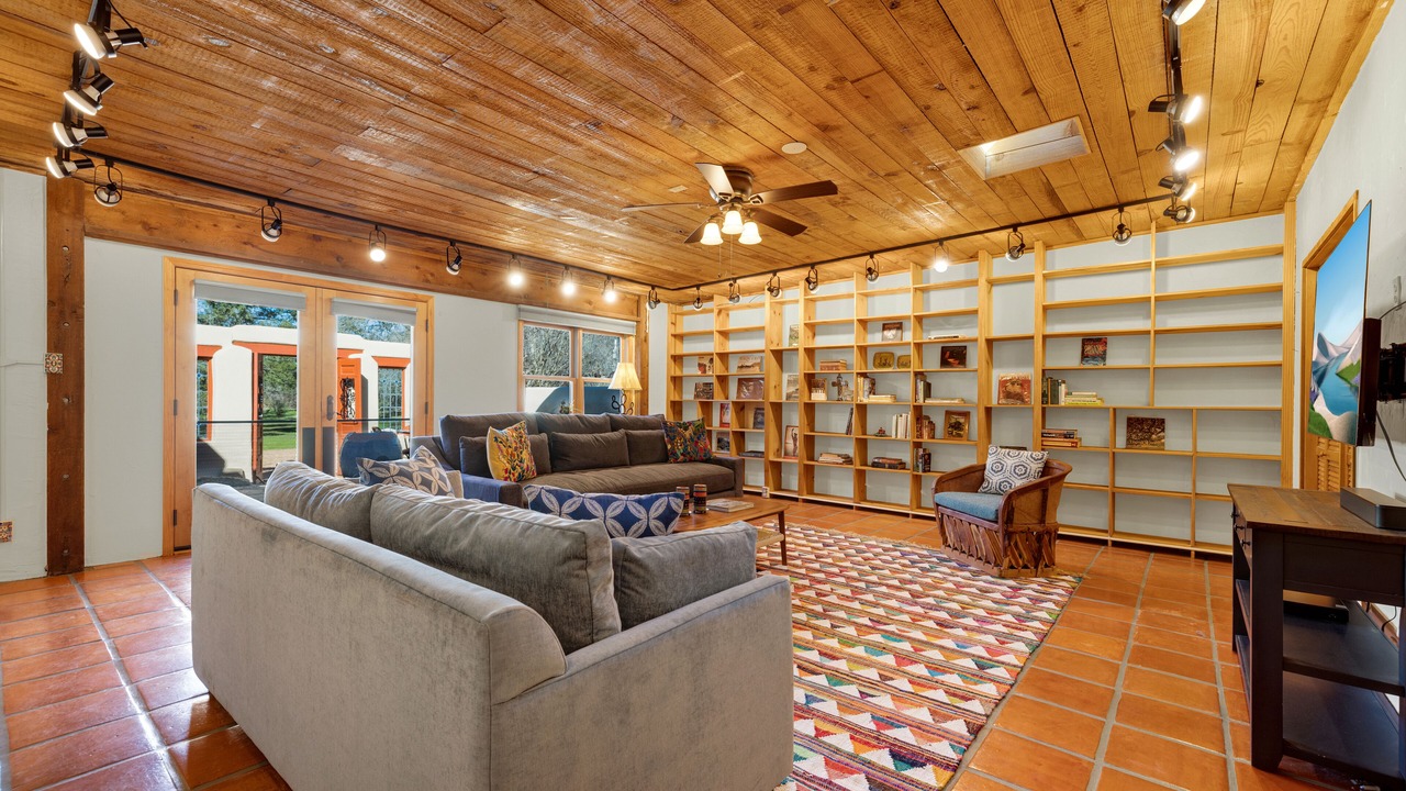 Photo of Livingroom in Driftwood
