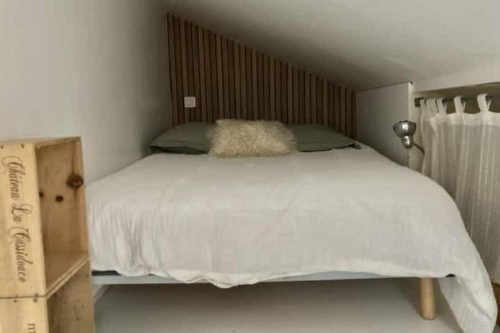 Photo of Bedroom in Le Chesnay