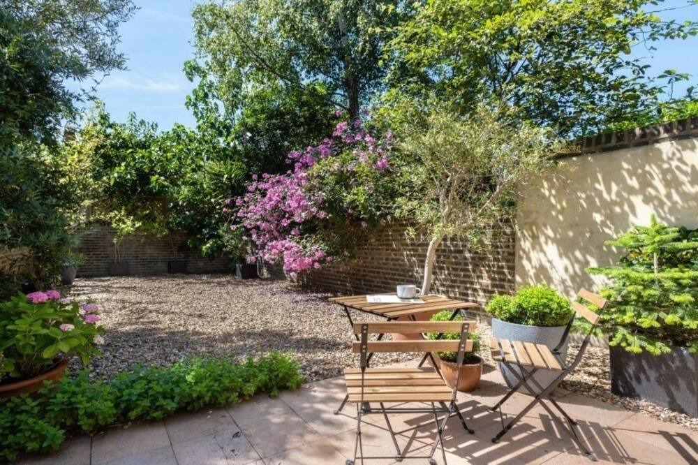 Photo of Outdoor in Notting Dale