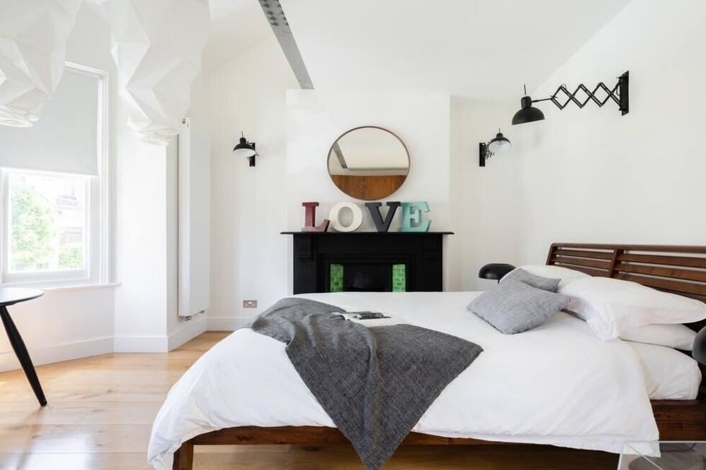 Photo of Others in Notting Dale