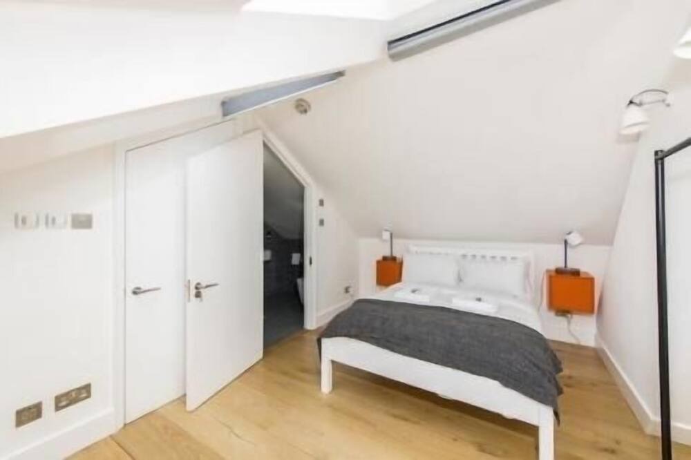 Photo of Others in Notting Dale