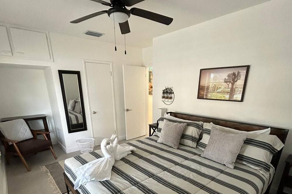 Photo of Bedroom in Lake Ridge