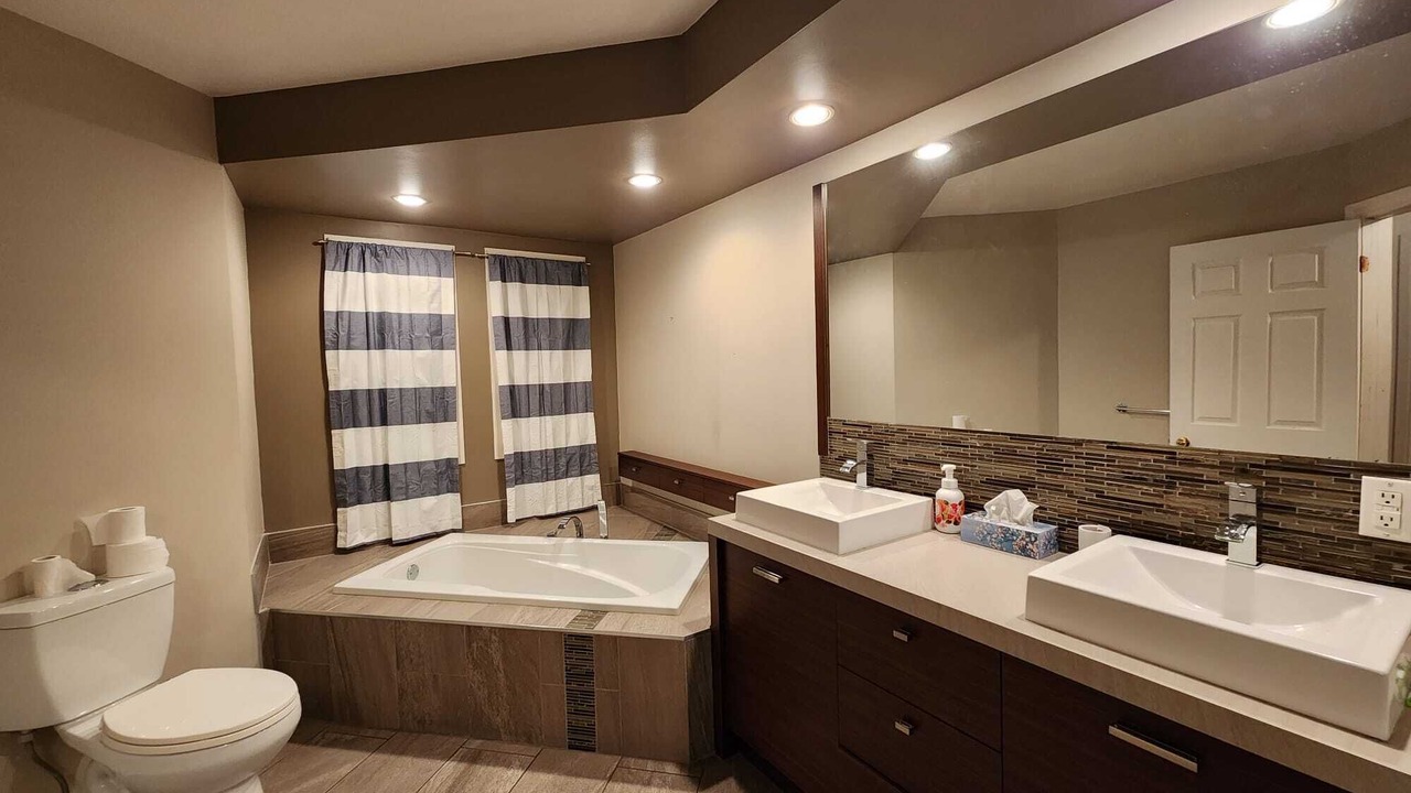 Photo of Bathroom in Saint-Hubert
