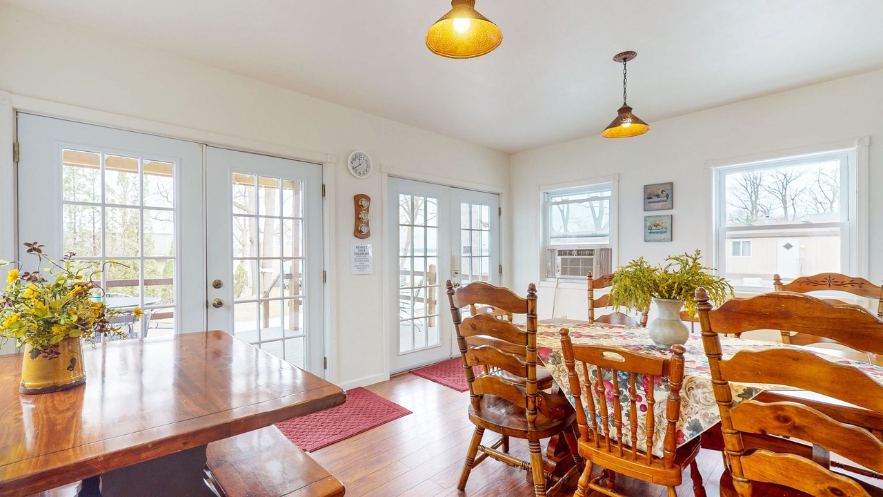 Photo of Others in Cayuga