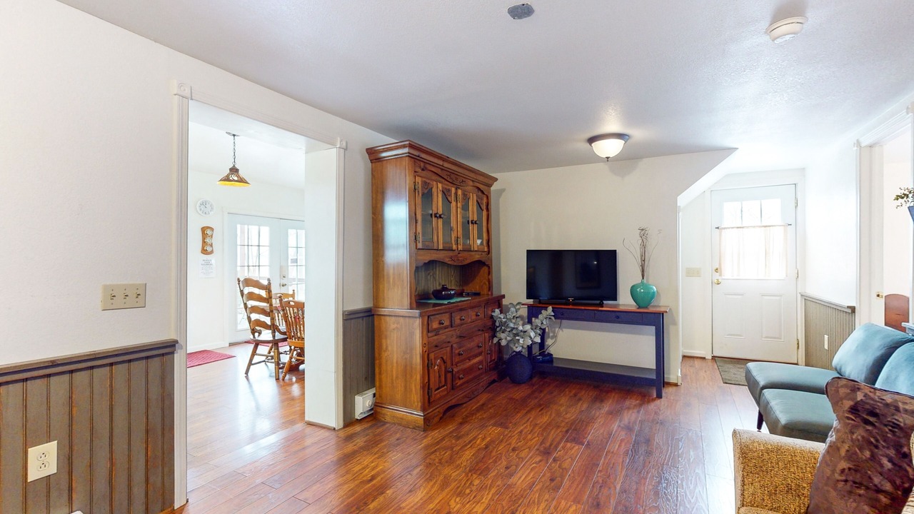 Photo of Others in Cayuga