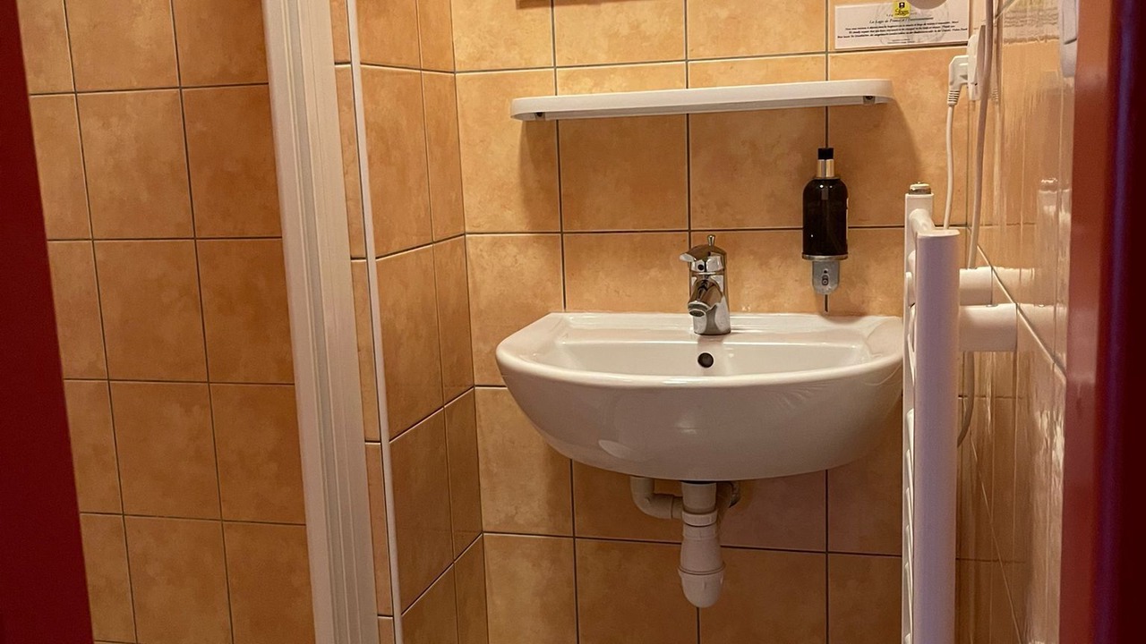 Photo of Bathroom in Corps