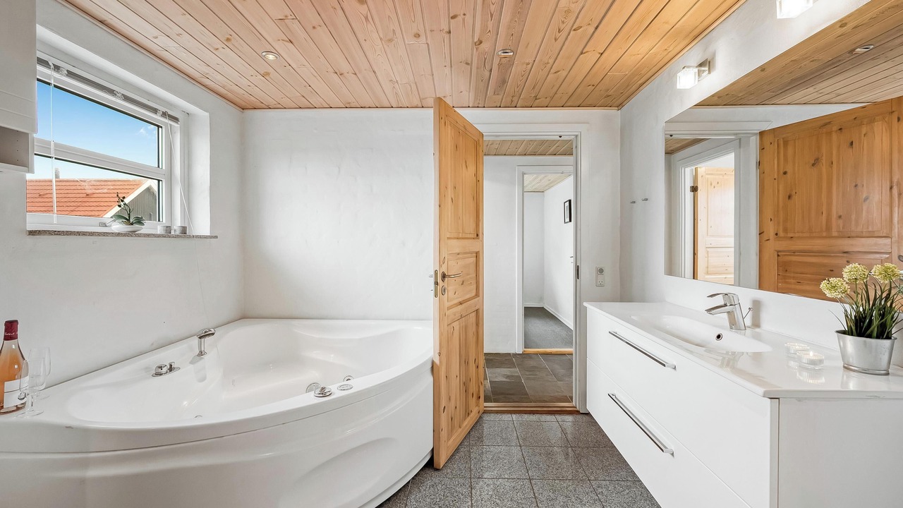 Photo of Bathroom in Nørre Lyngvig