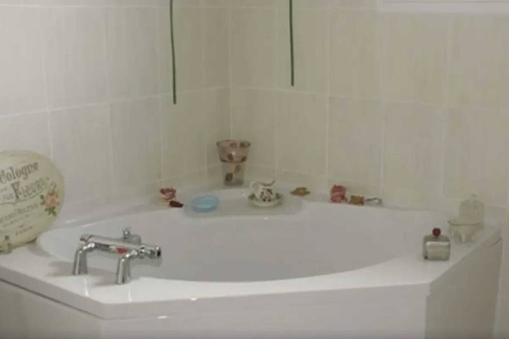Photo of Bathroom in Nozay