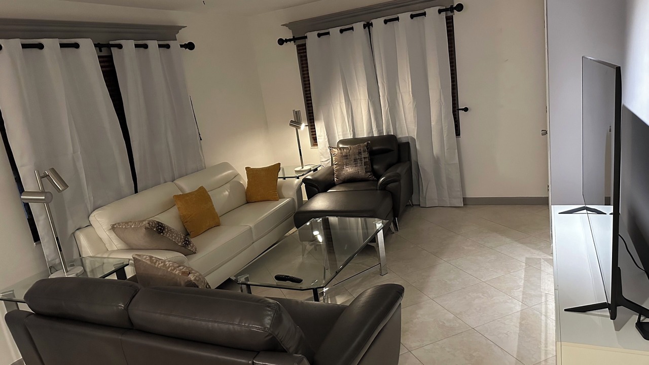 Photo of Livingroom in Oakland Park