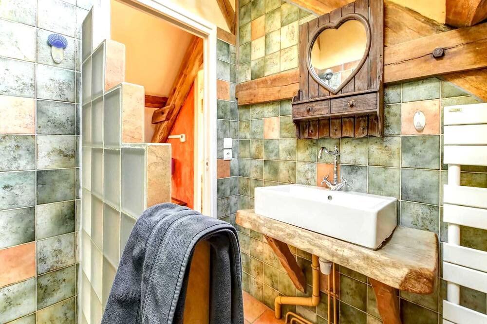 Photo of Bathroom in Raizeux