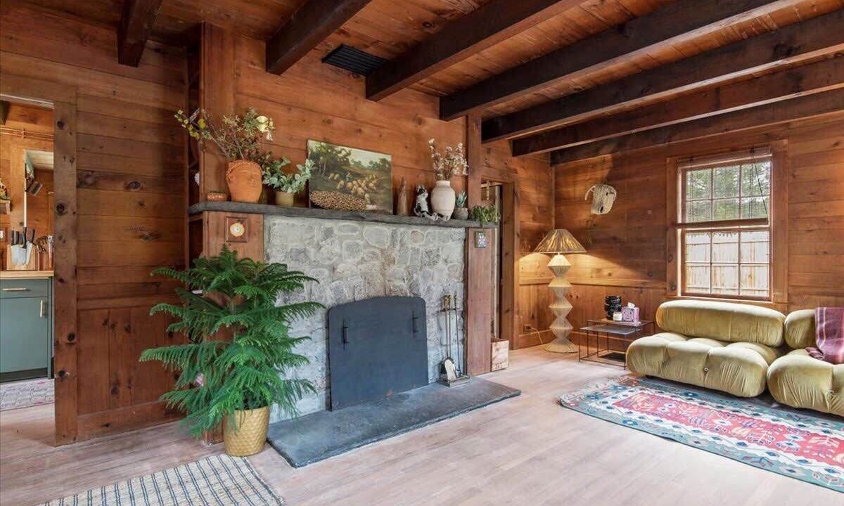 Photo of Livingroom in Town of Broome